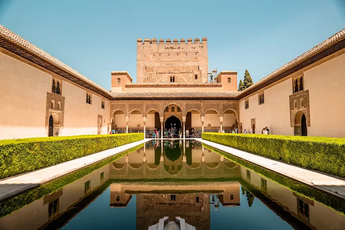 Explore 7 Kastil Tua di Eropa dengan Cerita Paling Epik