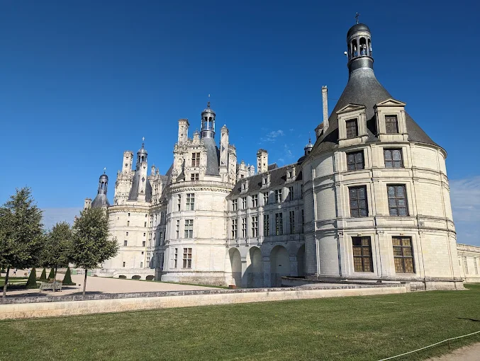 Explore 7 Kastil Tua di Eropa dengan Cerita Paling Epik