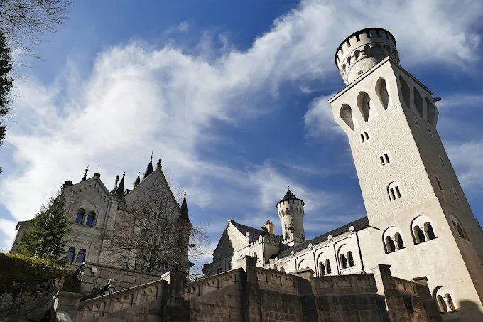 Explore 7 Kastil Tua di Eropa dengan Cerita Paling Epik