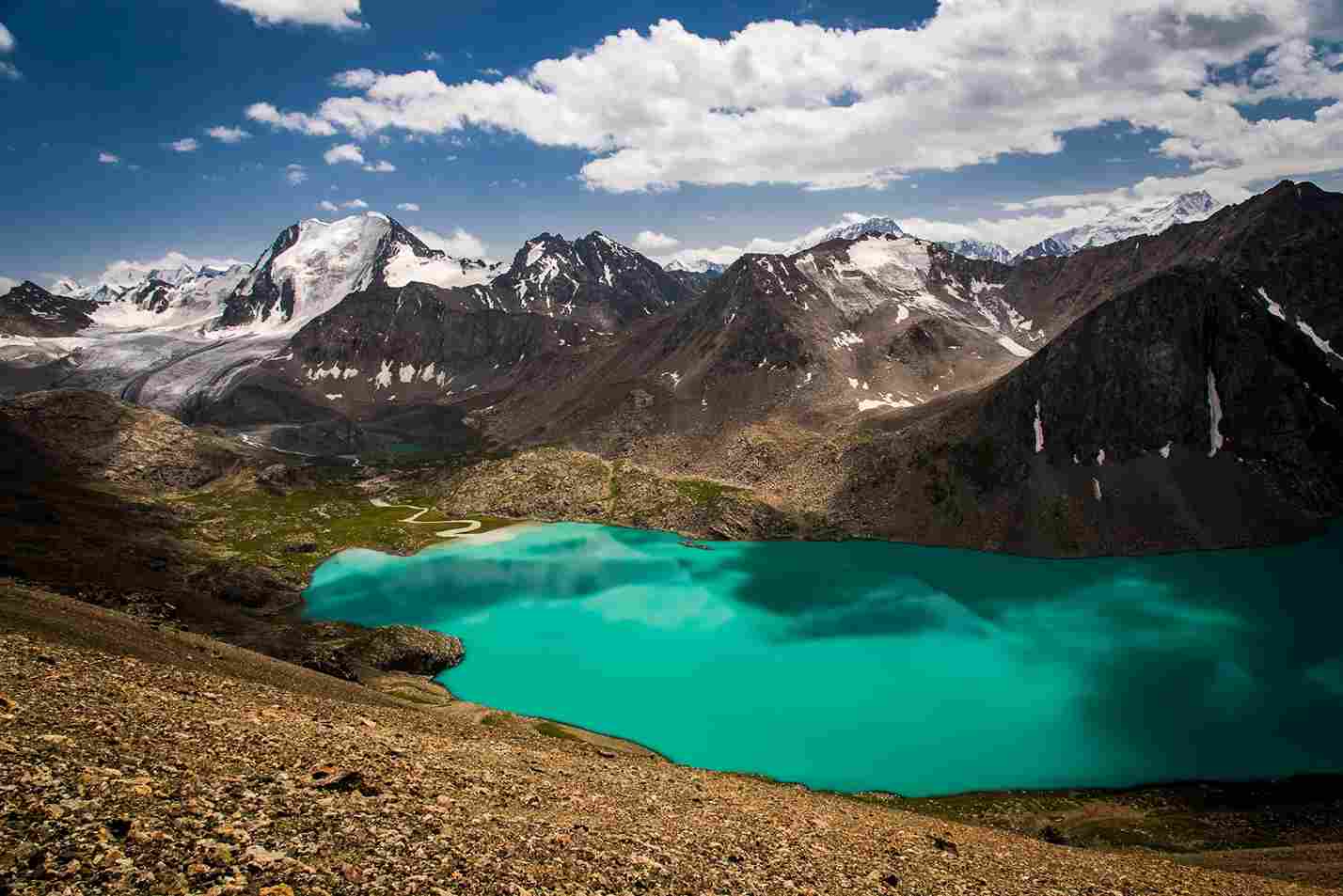 Destinasi Terindah di Kyrgyzstan, Bikin Jatuh Cinta Pada Pandangan Pertama